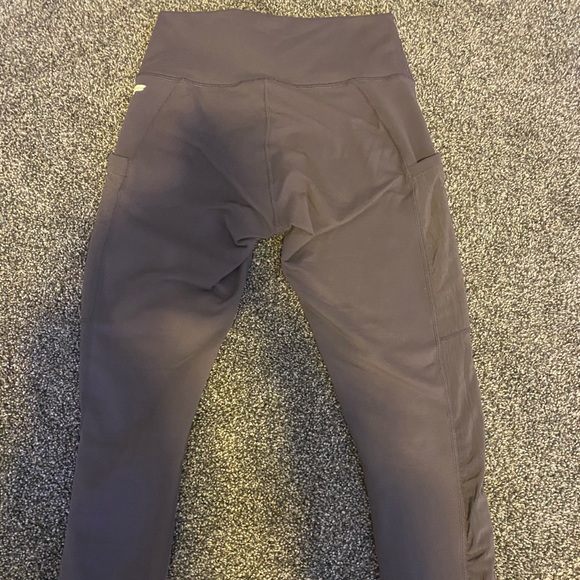 fabletics purple leggings with pockets - Picture 2 of 2